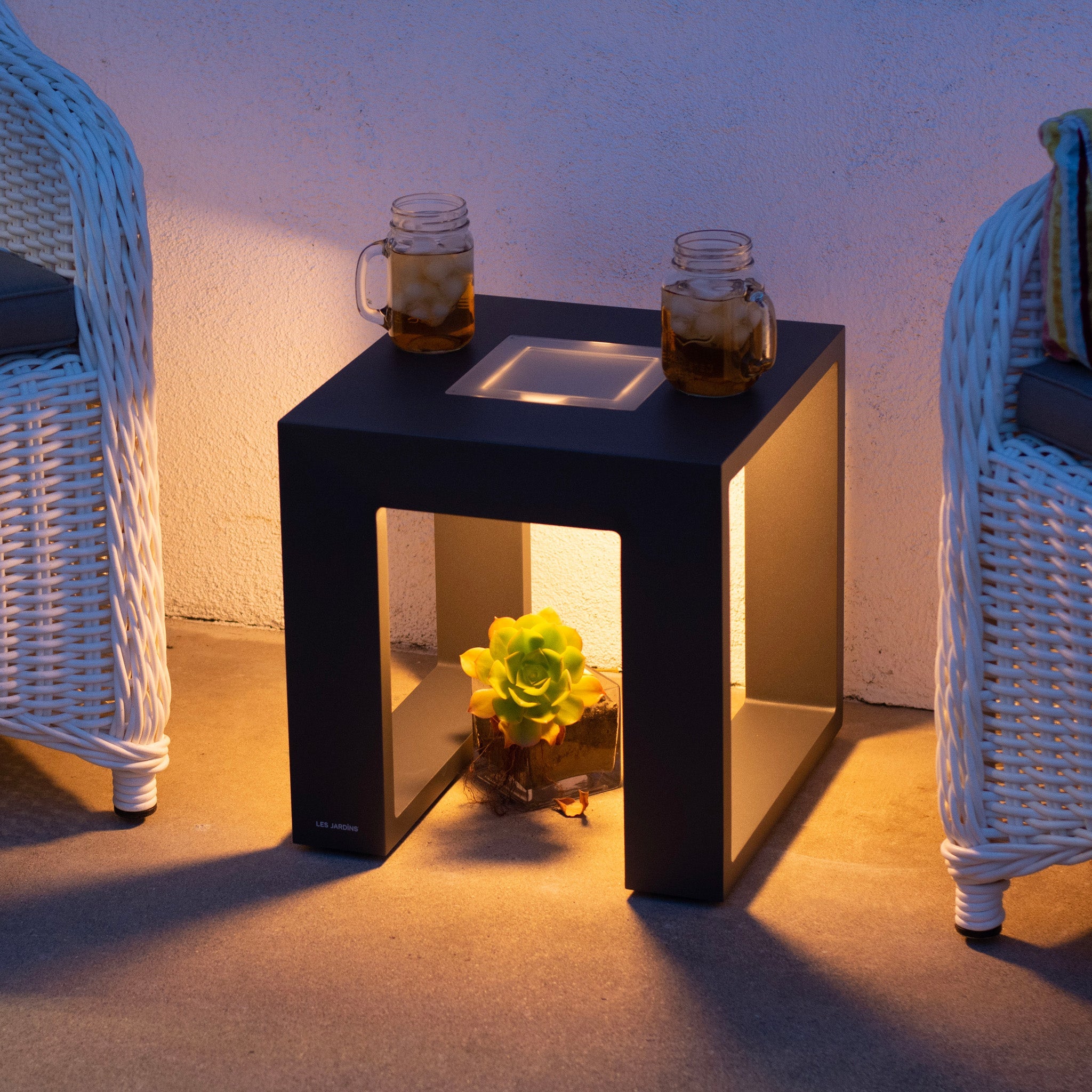 RANCHO Glow Table